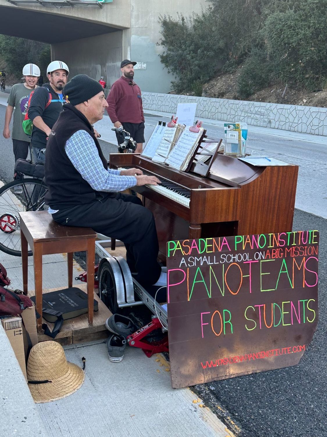 | The South Pasadenan | South Pasadena News PHOTO: Bill Glazier | The South Pasadenan | Pianist David Cutter of the Piano Institute of Pasadena plays his piano on the 110 freeway during the ArroyoFest 2023.