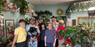 PHOTO: Altadena Community | The South Pasadenan | Altadena Community Comes Together for “Shop & Dine Altadena for the Holidays” Campaign