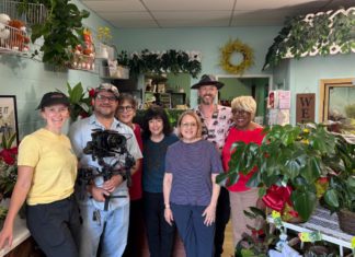 PHOTO: Altadena Community | The South Pasadenan | Altadena Community Comes Together for “Shop & Dine Altadena for the Holidays” Campaign