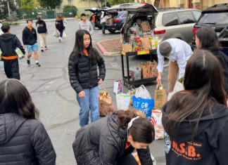 SPUSD Snapshot | SPMS Students Collect 2,639 Items in Annual Food Drive PHOTO: SPUSD | The South Pasadenan | SPMS Students Lead Annual Food Drive for St. James Community Food Locker