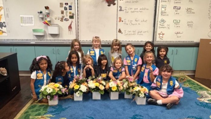 PHOTO: Kelly Kepner | The South Pasadenan | South Pasadena Daisy Troop 4266 Brightens Senior Center