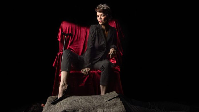 PHOTOS by Daniel Reichert | A Noise Within | The South Pasadenan | Ann Noble as Richard III