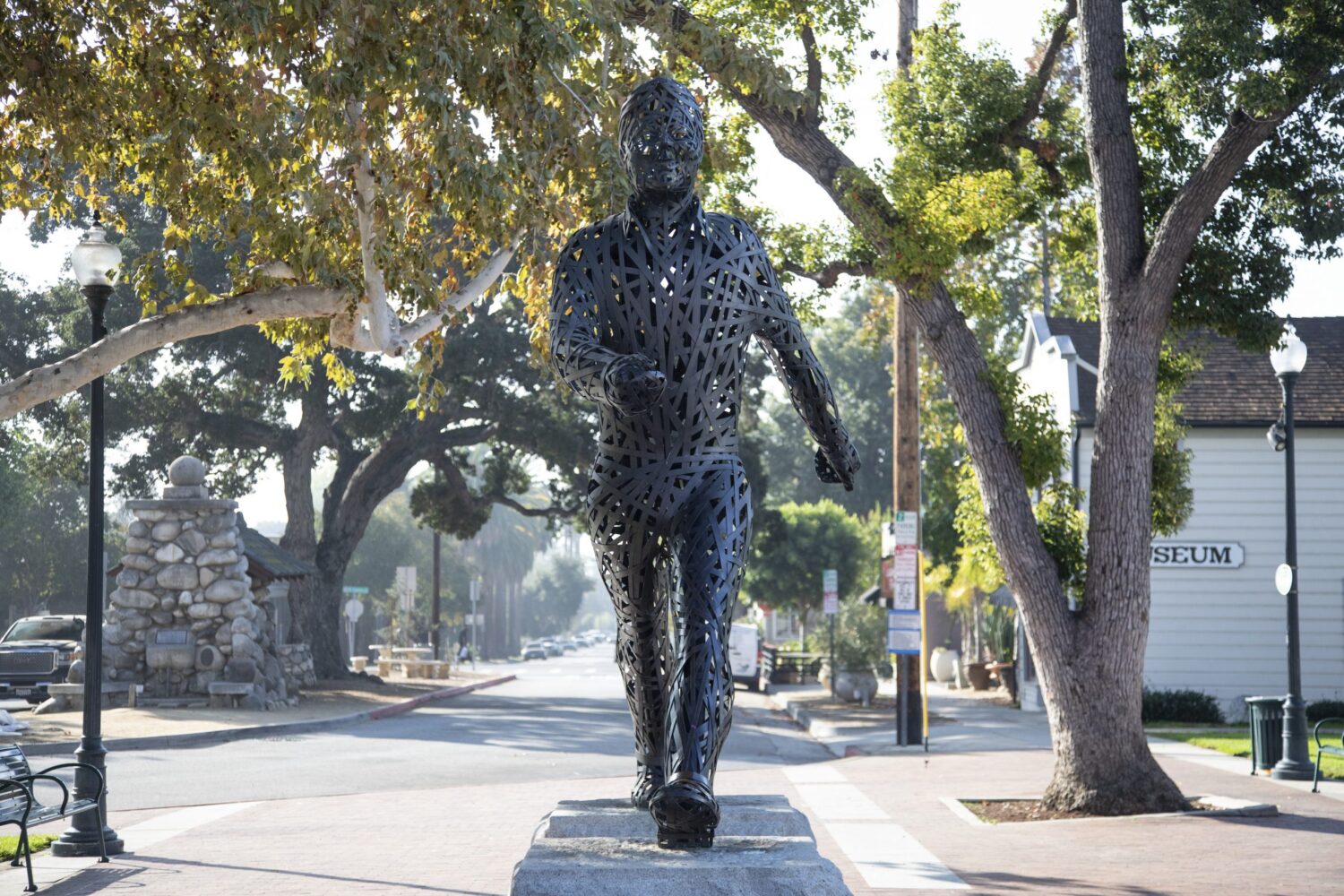 Michael Stutz: “This artwork is a celebration of everyday life, emphasizing movement and direction in an ever-changing urban world. It reinforces the very human nature of the site, and symbolizes a community assuredly growing with proud individuality.”
