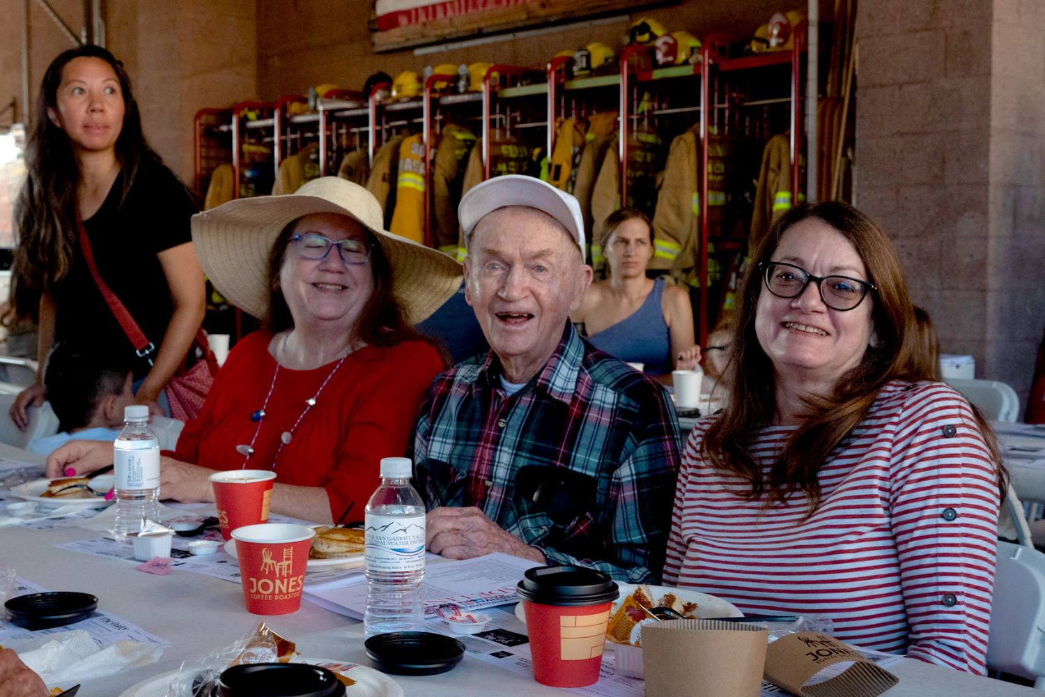 PHOTO: Esteban Lopez | The South Pasadenan News | 4th of July Pancake Breakfast produced by the South Pasadena Kiwanis Club, hosted at the Fire Station by the SPFD.