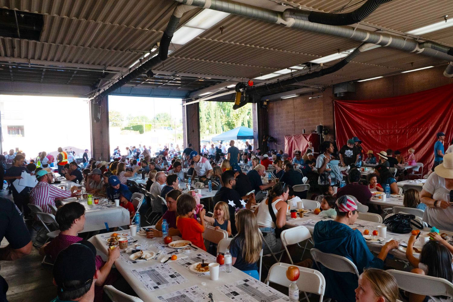 PHOTO: Esteban Lopez | The South Pasadenan News | 4th of July Pancake Breakfast produced by the South Pasadena Kiwanis Club, hosted at the Fire Station by the SPFD.