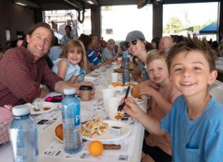 PHOTO: Esteban Lopez | The South Pasadenan News | 4th of July Pancake Breakfast produced by the South Pasadena Kiwanis Club, hosted at the Fire Station by the SPFD.