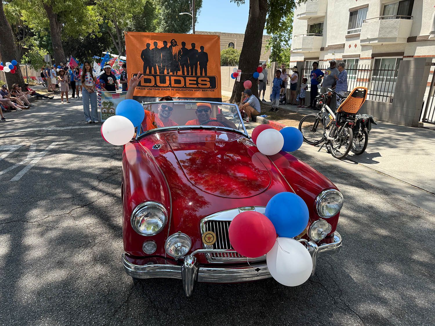 PHOTO: Esteban Lopez | South Pasadenan News | 4th of July Parade 2025'Festival of Balloons' “Unity in Community: One Nation, One Neighborhood”