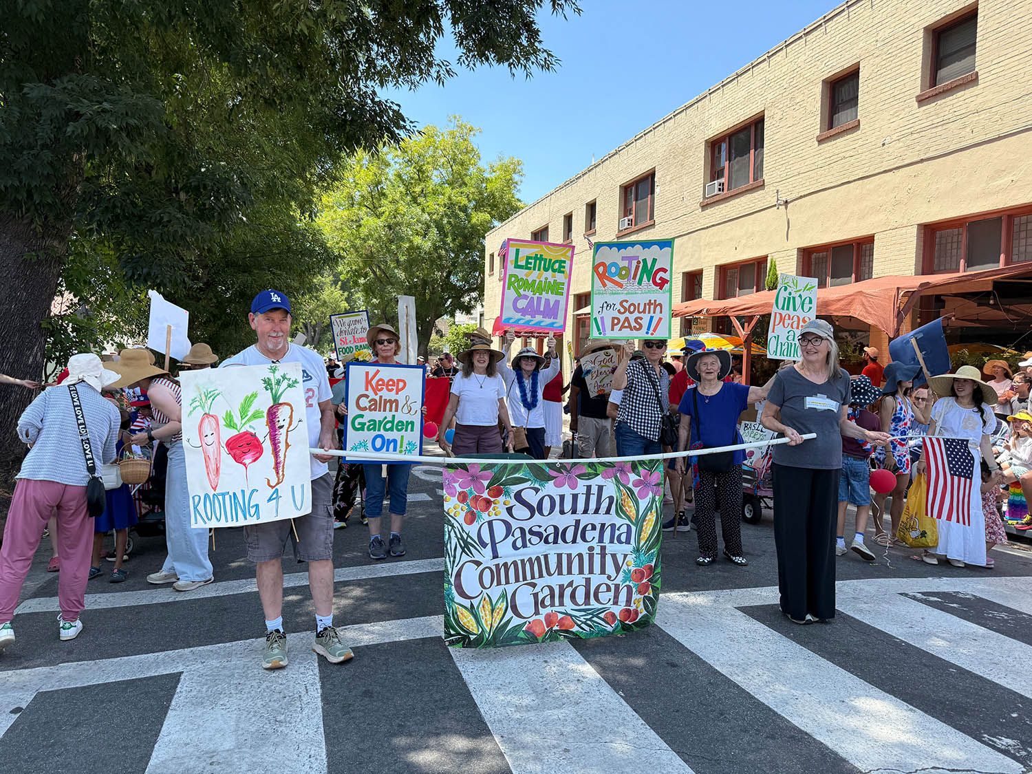 PHOTO: Esteban Lopez | South Pasadenan News | 4th of July Parade 2025'Festival of Balloons' “Unity in Community: One Nation, One Neighborhood”