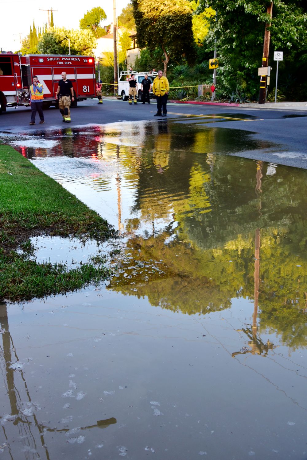 PHOTO: Steven Lawrence | The South Pasadenan News | Major water main burst causes street flooding, and further raises concerns on aging infrastructure. Tens-of-thousnads of gallons of water lost down the drain.