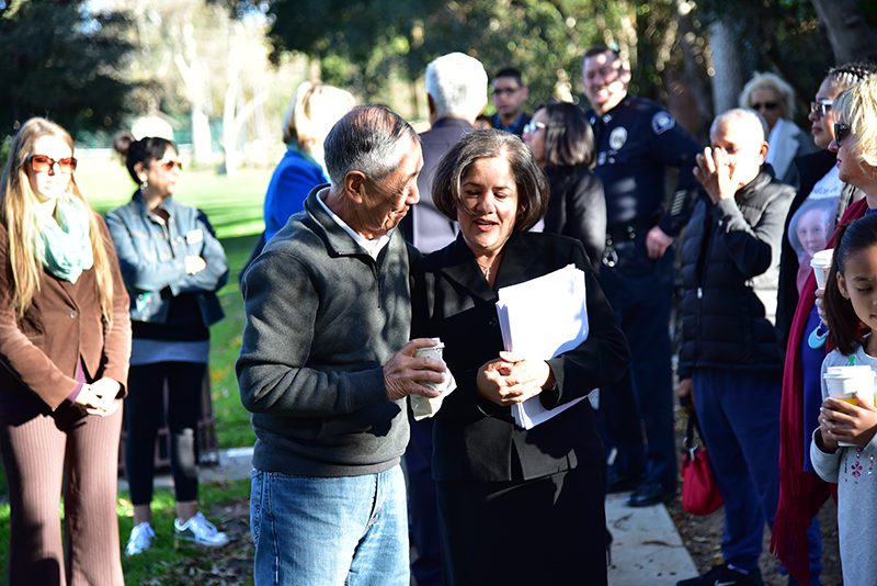 South-Pasadenan-1-22-2018-Ana-Estevez-Piqui-Memorial-Bench-Dedication-Garfield-Park (14) | The South Pasadenan | South Pasadena News