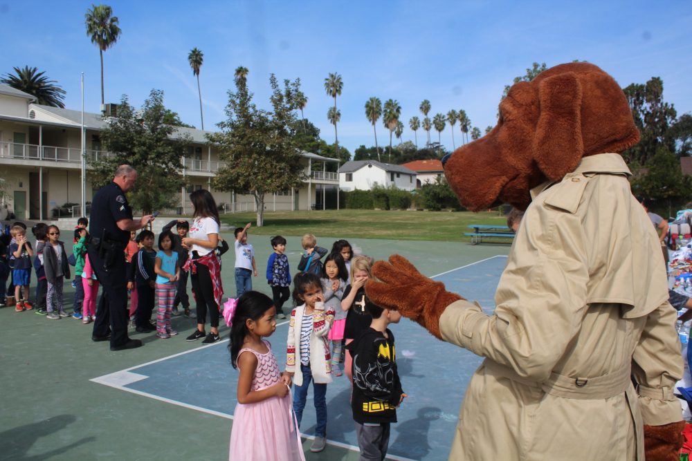 South-Pasadenan-11-13-2017-Marengo-Students-Help-Homeless-McGruff-the-Crime-Dog-03 | The South Pasadenan | South Pasadena News