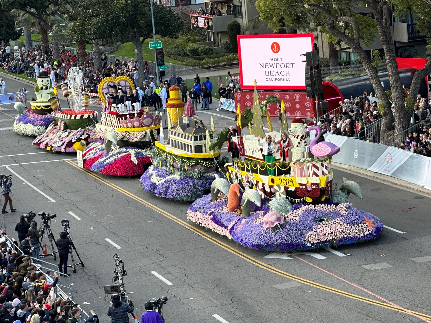 | The South Pasadenan | South Pasadena News PHOTO: Bill Glazier | The South Pasadenan | The Extraordinaire Award went to Newport Beach for its “Jungle on the Waves” float, 165-feet in length, making it the longest-ever entry in the parade.