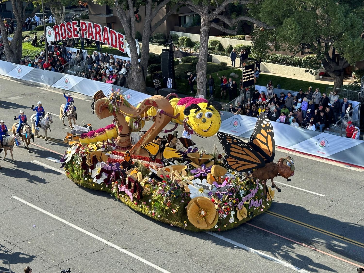 | The South Pasadenan | South Pasadena News PHOTO: Bill Glazier | The South Pasadenan | The Burbank Tournament of Roses Association, a self-built, won the Mayor Award for the most outstanding float from a participating city. It was given the name “Caterpillar Melody.”