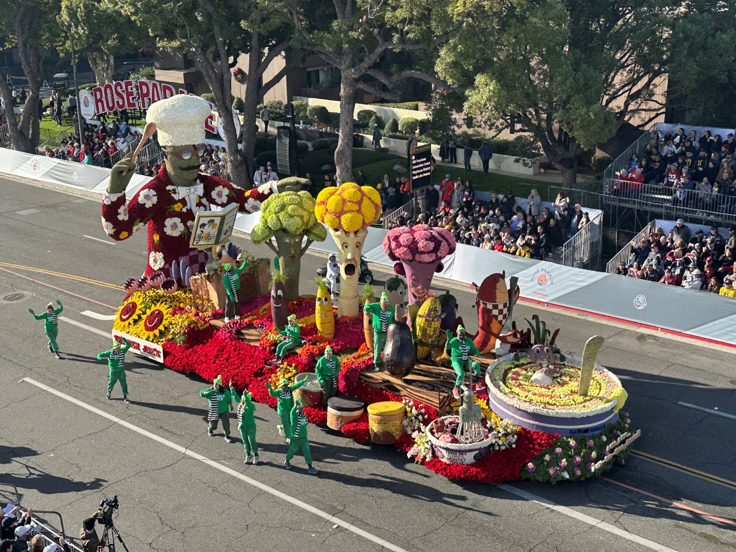 | The South Pasadenan | South Pasadena News PHOTO: Bill Glazier | The South Pasadenan | Trader Joe’s, a traditional favorite in the parade, won the most outstanding use of animation award for its entry – “A one, a two…a one-two-three broccoli!"