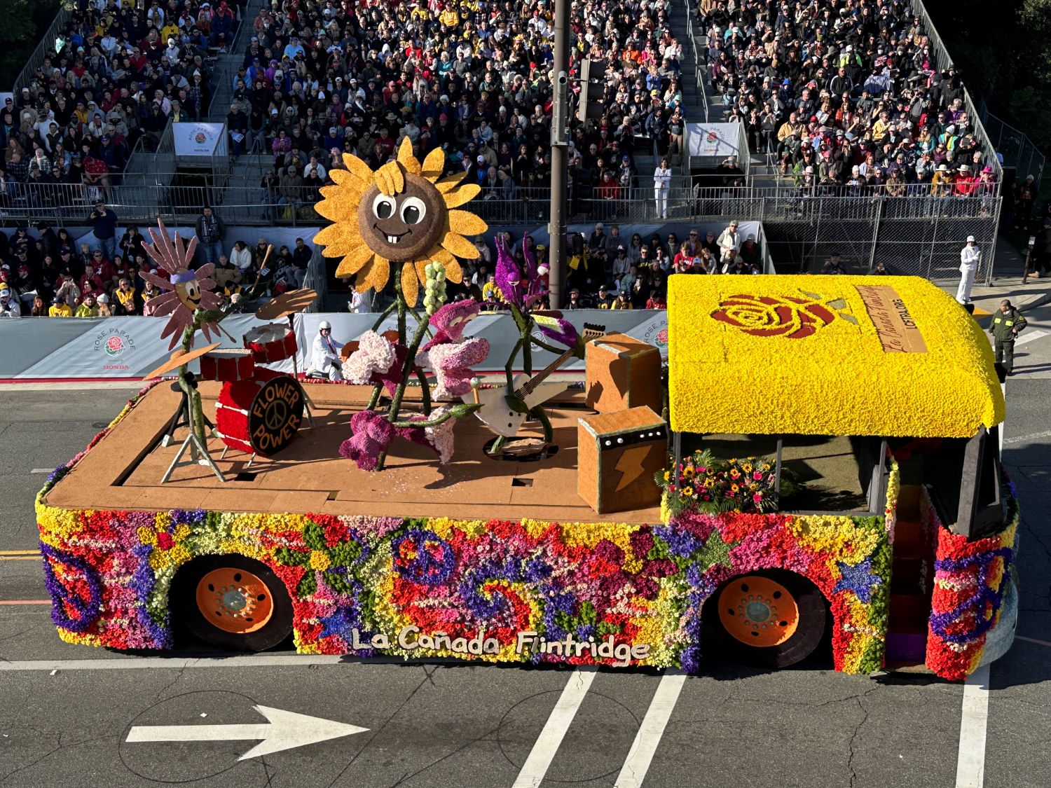 | The South Pasadenan | South Pasadena News PHOTO: Bill Glazier | The South Pasadenan | “Flower Power” was the name of the La Cañada Flintridge float, a self-built that was presented with the Golden State Award, recognized for outstanding depiction of life in California.