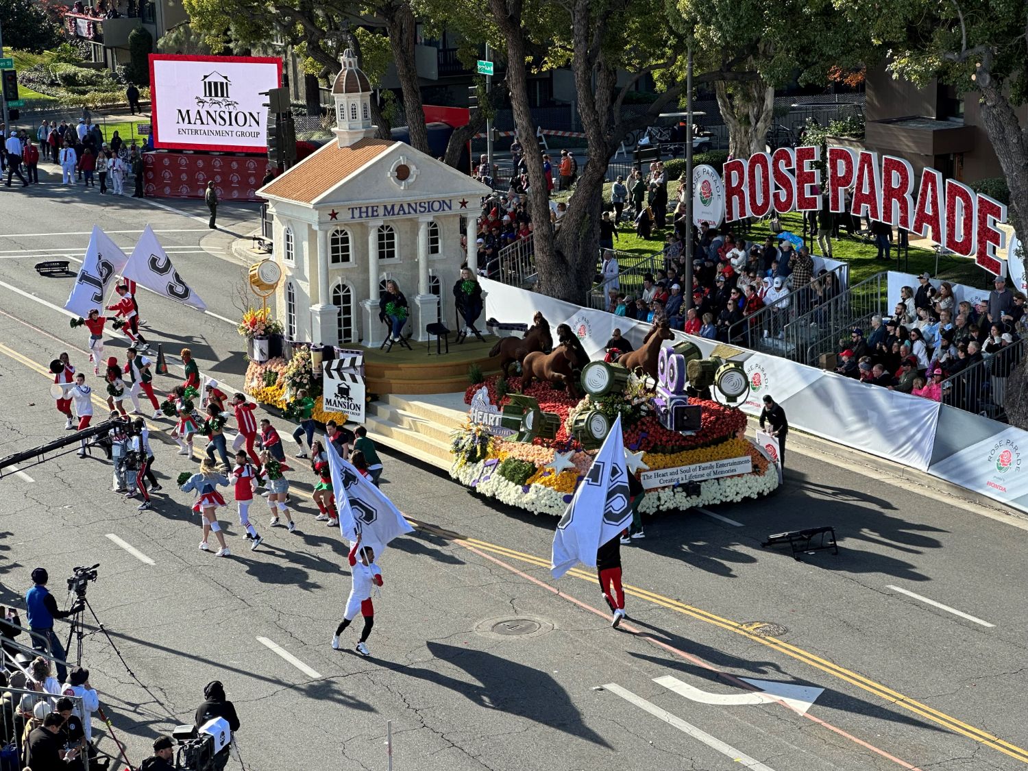| The South Pasadenan | South Pasadena News PHOTO: Bill Glazier | The South Pasadenan | The Mansion Entertainment float where singer Jordin Sparks closed the parade.