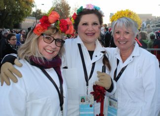 Rose Parade 2019 | South Pasadenans on Pooper Scooper Patrol
