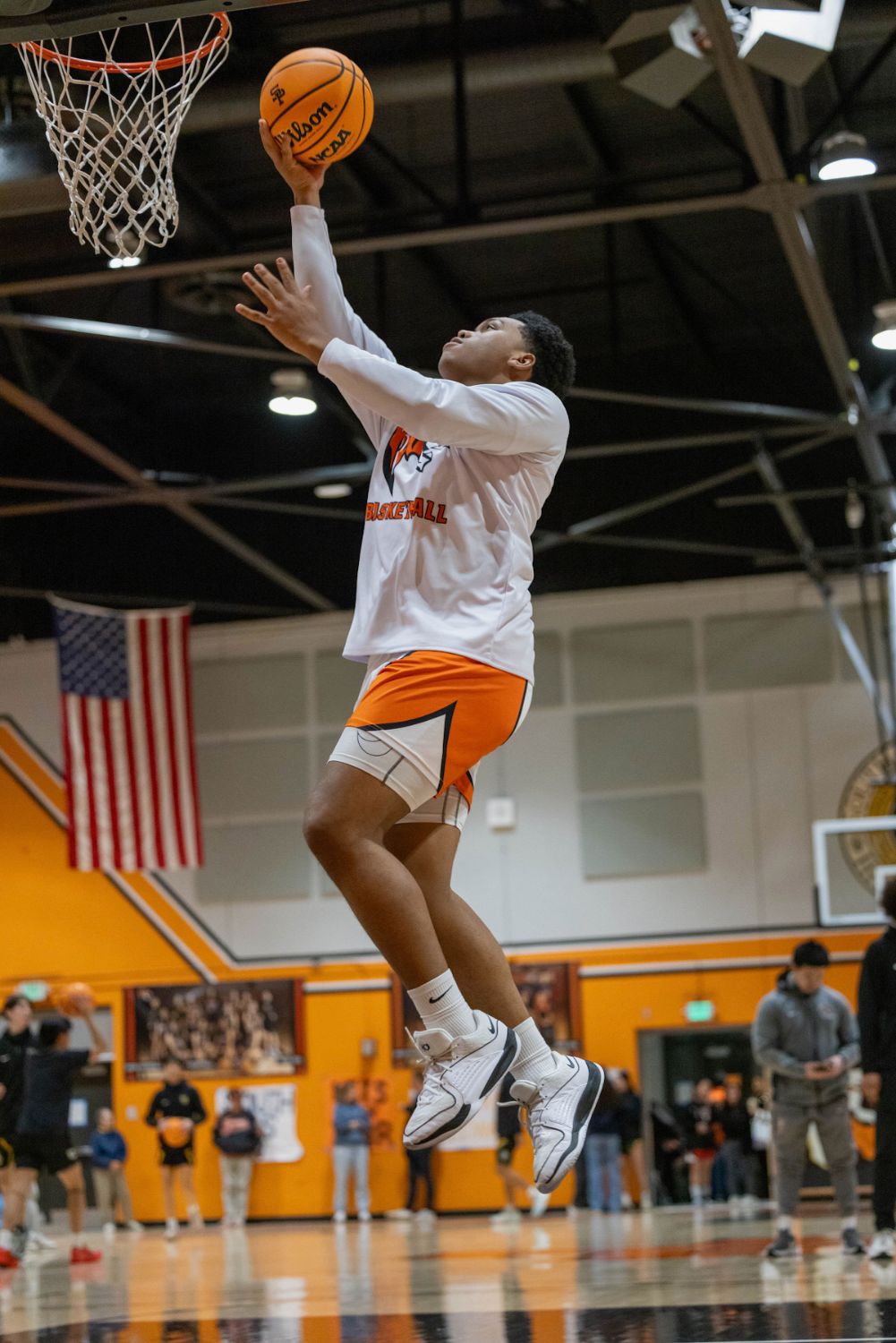PHOTO: Amanda Delgado under.ratedmedia provided by SPHS basketball | The South Pasadenan | 2024 South Pasadena High School boys varsity basketball.