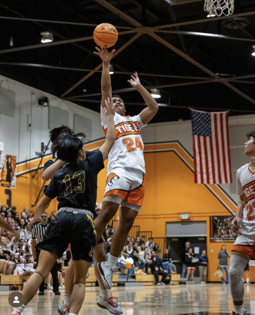 PHOTO: Amanda Delgado under.ratedmedia provided by SPHS basketball | The South Pasadenan | 2024 South Pasadena High School boys varsity basketball.
