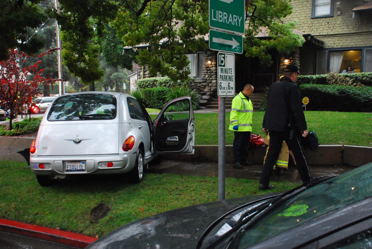south-pasadena-news-01-17-2019-car-accident-fremont-and-oxley-car-on-sidewalk-05 | The South Pasadenan | South Pasadena News