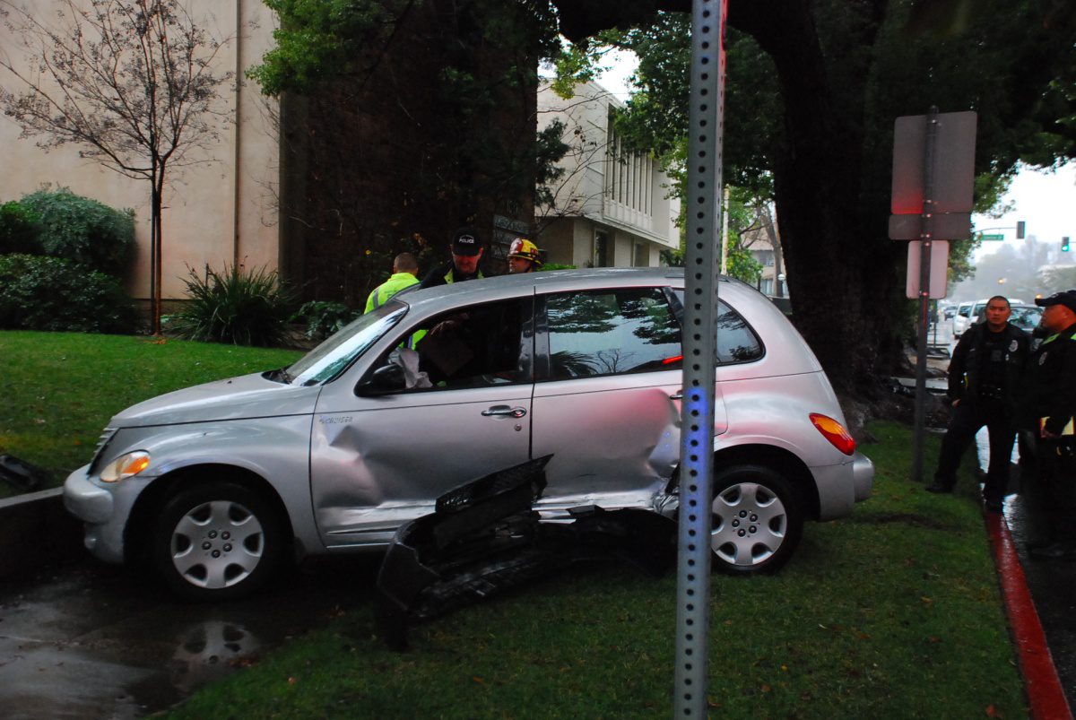 south-pasadena-news-01-17-2019-car-accident-fremont-and-oxley-car-on-sidewalk-07 | The South Pasadenan | South Pasadena News