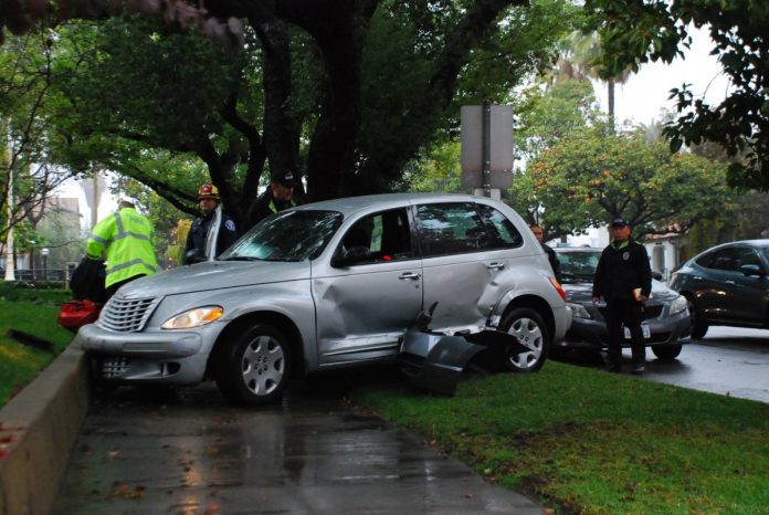 south-pasadena-news-01-17-2019-car-accident-fremont-and-oxley-car-on-sidewalk-10