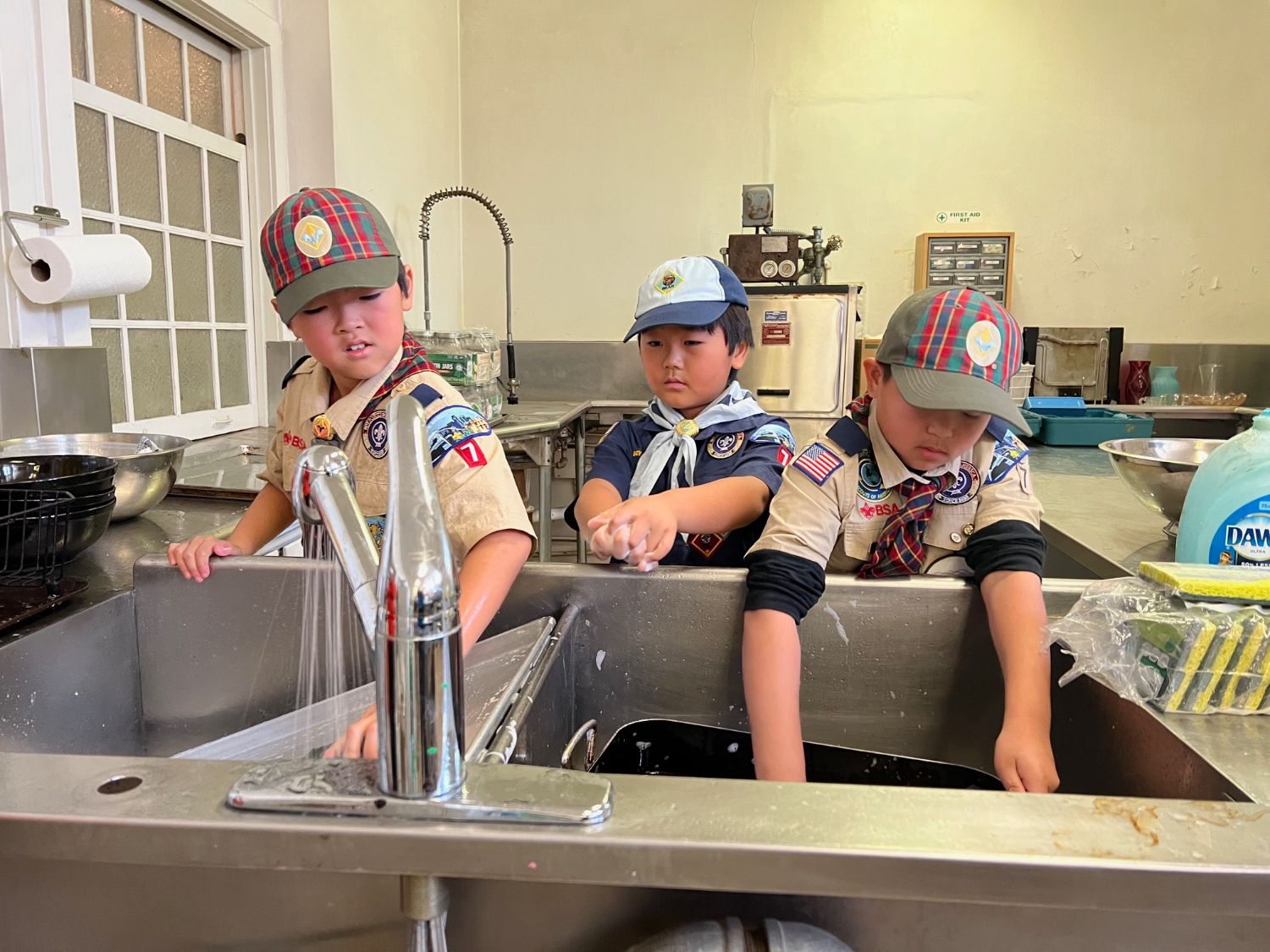 PHOTO: Eryn Kalavsky | The South Pasadenan | Pack 7 Cub Scouts serving up a pancake breakfast at their annual fundraiser.