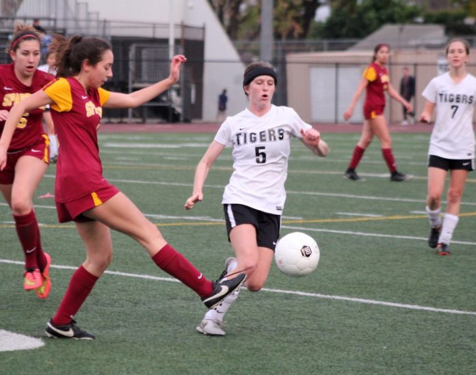 south-pasadena-news-01-20-18-sphs-girls-soccer-shutout-la-canada-11