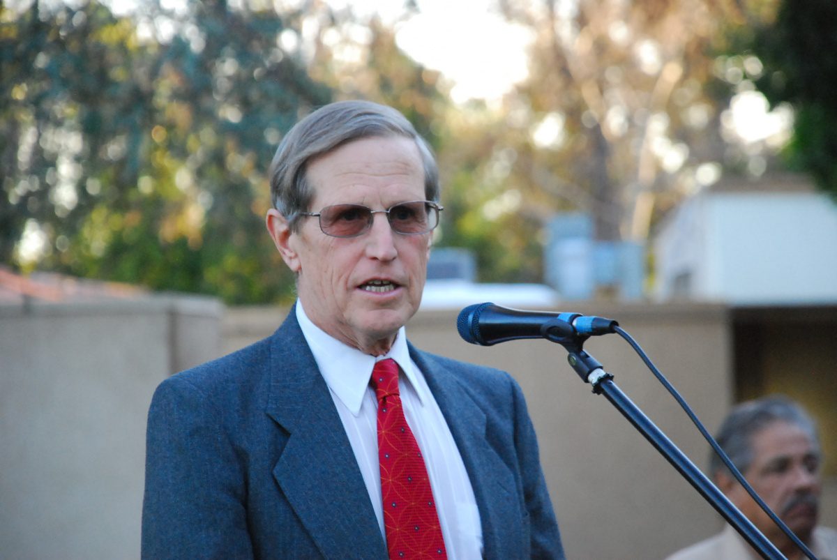south-pasadena-news-01-25-2019-new-engelmann-tree-planted-in-honor-of-mayor-richard-schneider-at-library-07 | The South Pasadenan | South Pasadena News