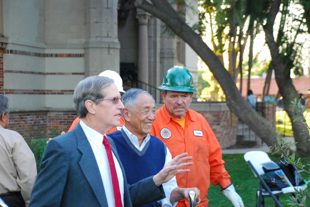 south-pasadena-news-01-25-2019-new-engelmann-tree-planted-in-honor-of-mayor-richard-schneider-at-library-12 | The South Pasadenan | South Pasadena News