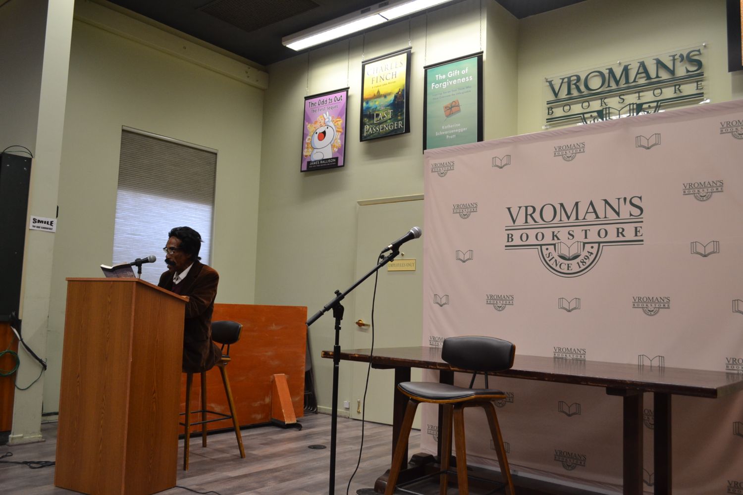 PHOTO: Alisa Hayashida | The South Pasadenan | Author Roger Parham-Brown read from his novel “The Song of Sylvia”.