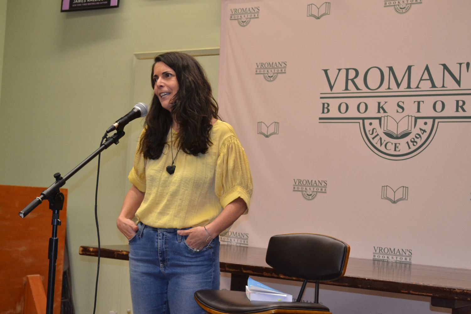 PHOTO: Alisa Hayashida | The South Pasadenan | Physical therapist and author, Chantal Donnelly, discusses her book "Settled - How to Find Calm in a Stress-Inducing World" at Vroman's Bookstore in Pasadena.