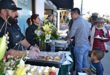 FILE PHOTO: Alisa Hayashida | SouthPasadenan.com News | Bristol Farms served sliders and cupcakes