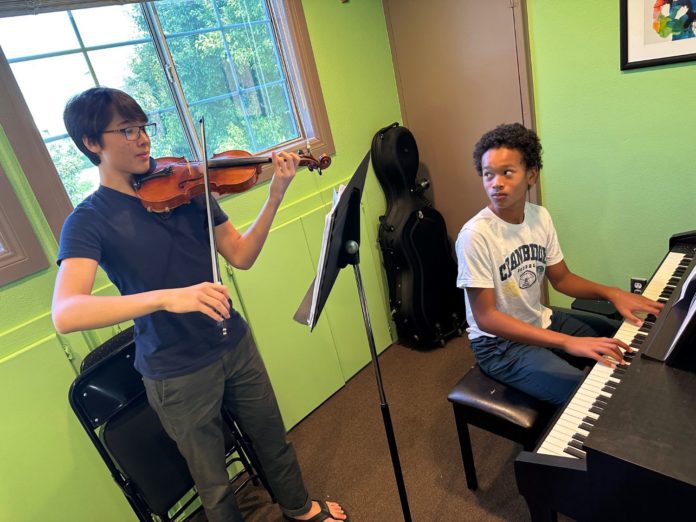 PHOTO: Rebecca Ward | The South Pasadenan | Marcus Neely (violin) and Ellis Skelton (piano) playing Sonatina op.100 by Antonin Dvorak at South Pasadena Arts & Music Academy.