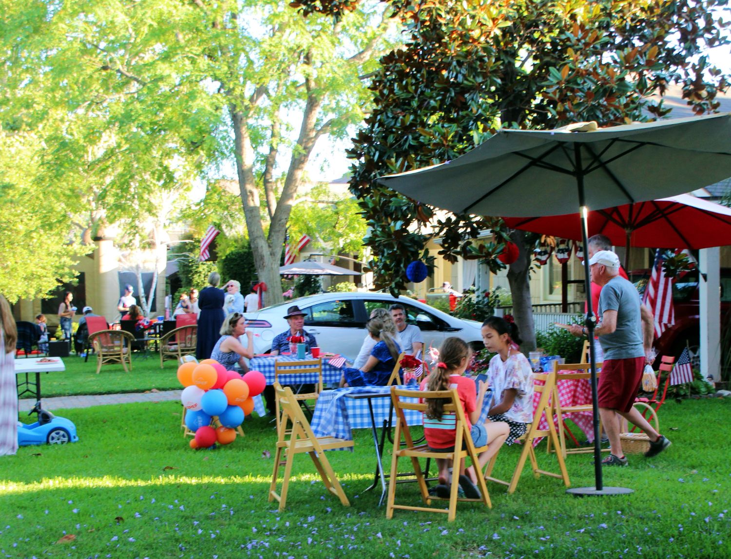| The South Pasadenan | South Pasadena News PHOTO: Henk Friezer | The South Pasadenan | South Pasadenans celebrate the 4th of July on Ramona Avenue.