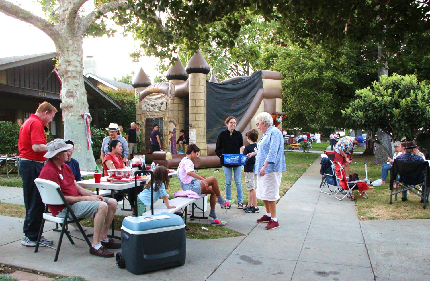 | The South Pasadenan | South Pasadena News PHOTO: Henk Friezer | The South Pasadenan | South Pasadenans celebrate the 4th of July on Ramona Avenue.