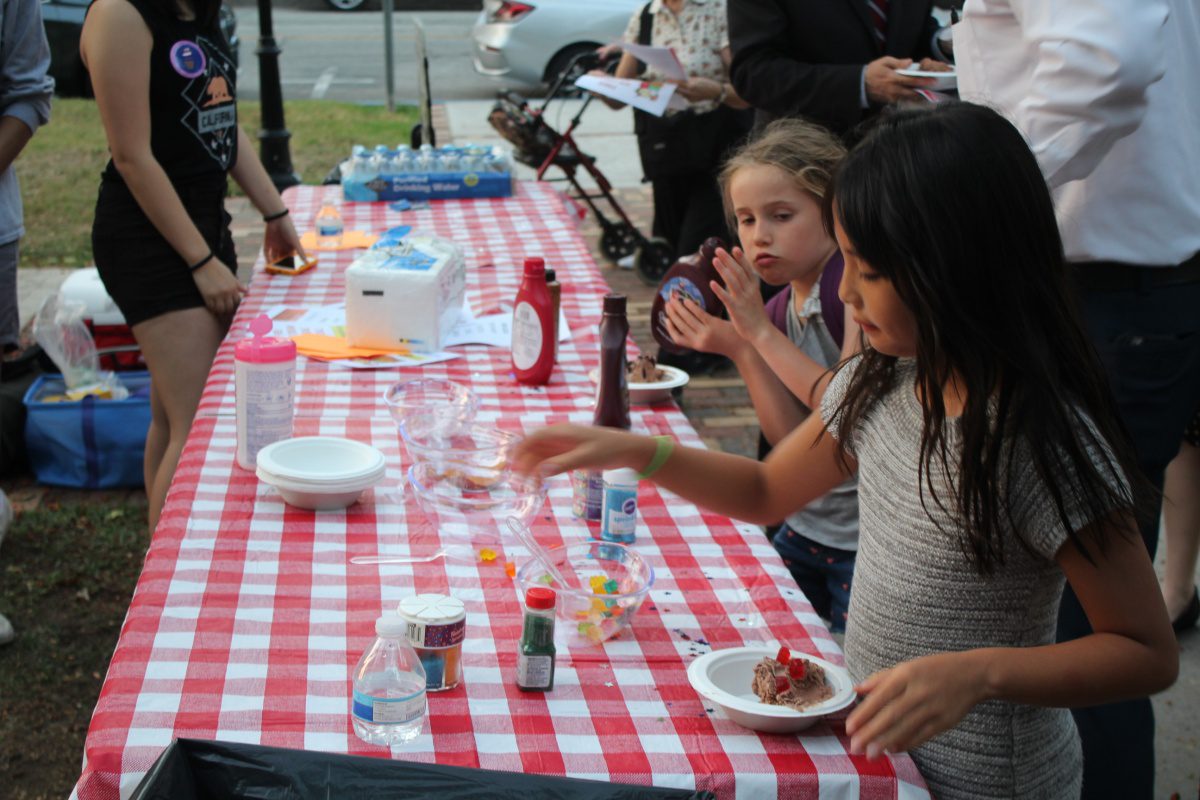 south-pasadena-news-07-11-2018-uut-ice-cream-social | The South Pasadenan | South Pasadena News