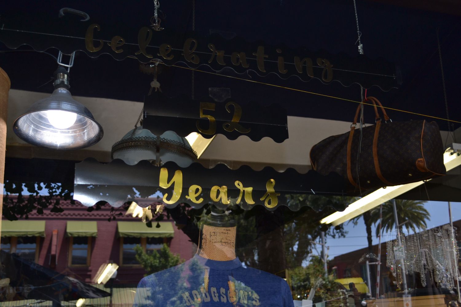 | The South Pasadenan | South Pasadena News PHOTO: Alisa Hayashida | The South Pasadenan | The memory window of Hodgson's Antiques