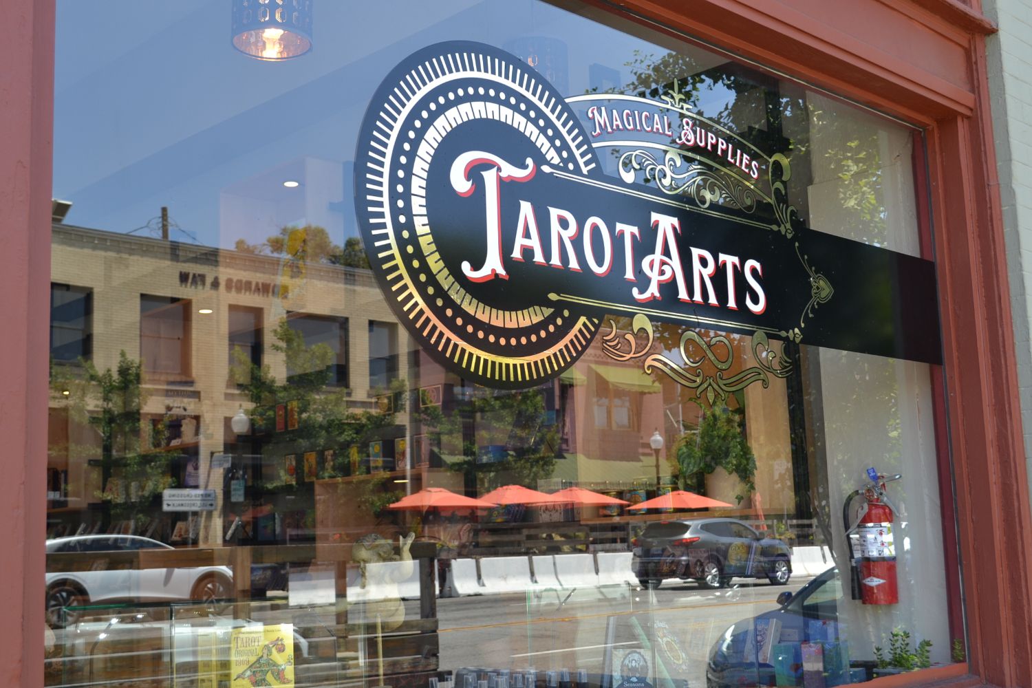 south-pasadena-news-07-15-2023-tarot-arts-ribbon-cutting-02 | The South Pasadenan | South Pasadena News PHOTO: Alisa Hayashida | The South Pasadenan | The grand opening of Tarot Arts at 1017 Mission Street in South Pasadena