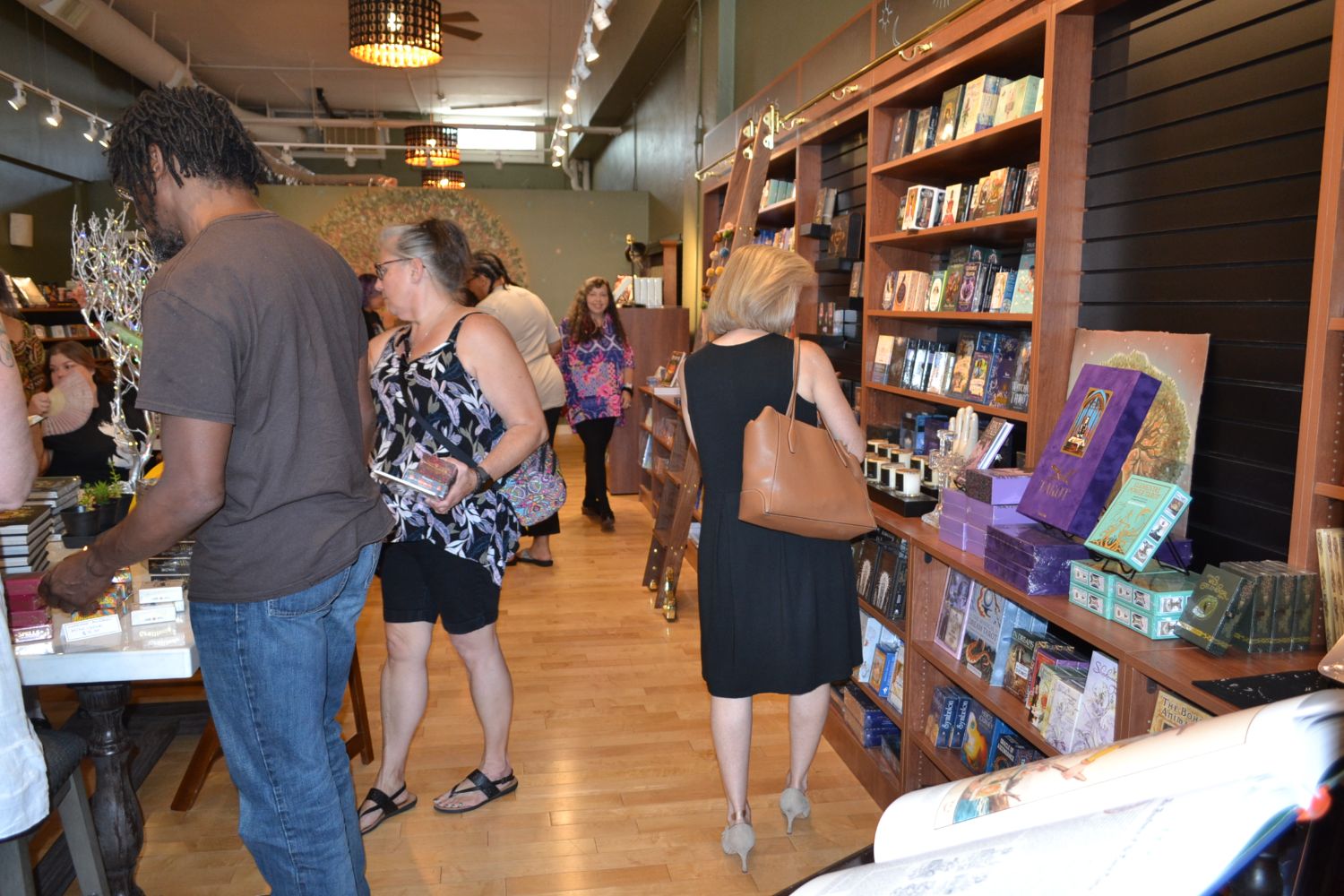 south-pasadena-news-07-15-2023-tarot-arts-ribbon-cutting-04 | The South Pasadenan | South Pasadena News PHOTO: Alisa Hayashida | The South Pasadenan | The grand opening of Tarot Arts at 1017 Mission Street in South Pasadena