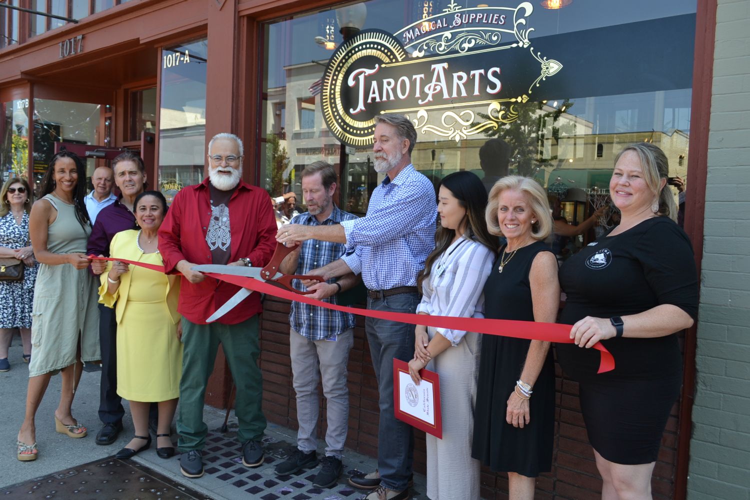 south-pasadena-news-07-15-2023-tarot-arts-ribbon-cutting-06 | The South Pasadenan | South Pasadena News PHOTO: Alisa Hayashida | The South Pasadenan | The grand opening of Tarot Arts at 1017 Mission Street in South Pasadena