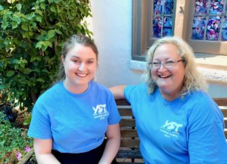 PHOTO: Alisa Hayashida | The South Pasadenan | Young Stars Theatre Artistic Directors, Miranda Miller and Gloria Bennett in the courtyard of Fremont Centre Theatre in South Pasadena.