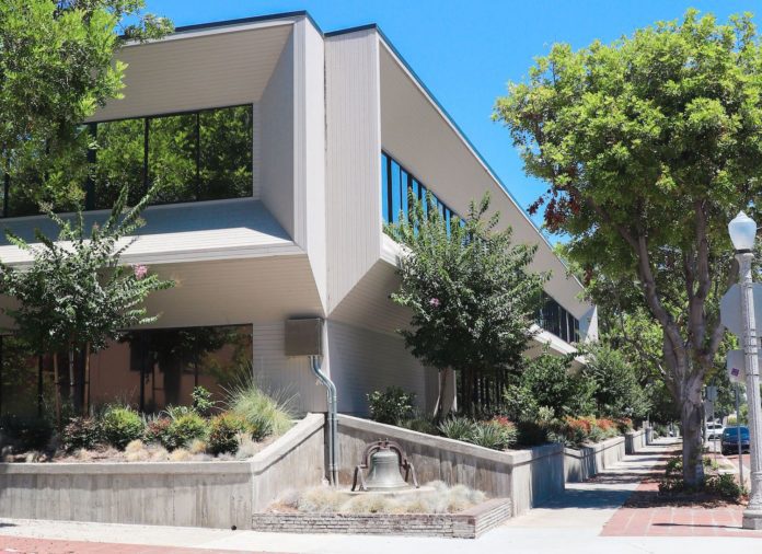 PHOTO: Anna Fratto | The South Pasadenan News | SPUSD building on El Centro Street in South Pasadena.