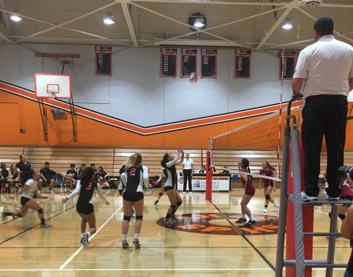 south-pasadena-news-08-29-17-tigers-beat-aztecs-in-three-sets-04