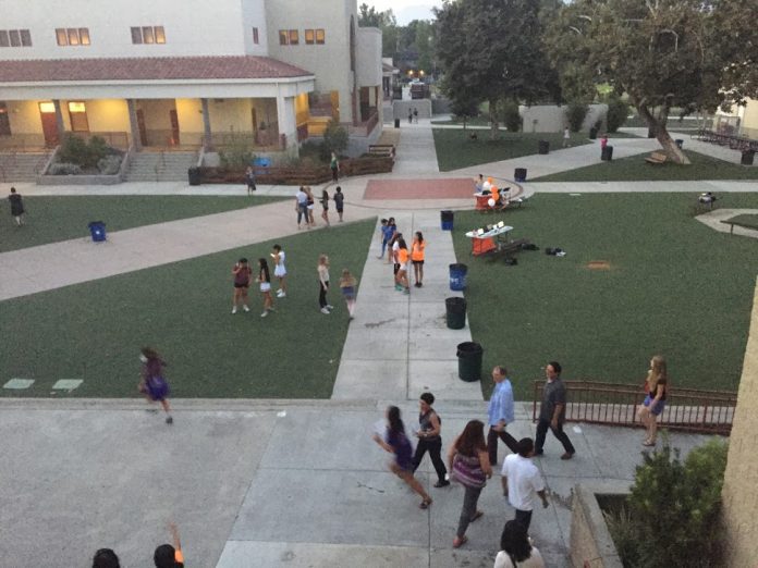 south-pasadena-news-08-31-17-Parents-head-back-to-middle-school-03