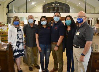 New Store Owners Engaging the Community | Grocery Outlet Volunteers at Giving Bank