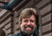 Oskar Eustis Named First Recipient of Gordon Davidson Award