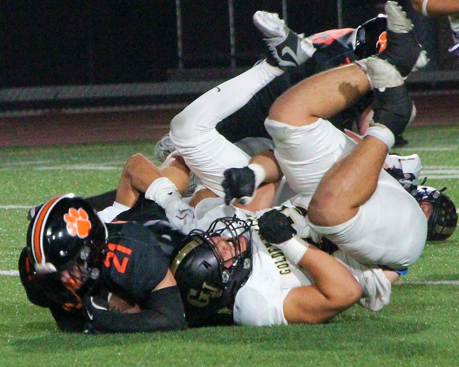 PHOTO: Henk Friezer | The South Pasadenan | South Pasadena High, now 2-2, dropped a 21-7 contest to Golden Valley, out of Santa Clarita, Friday night. The Tigers are now is gearing up to play their final non-league game on the road September 20 against Alhambra. After a bye, the Tigers then host Pasadena Poly October 4 in the Rio Hondo League opener.