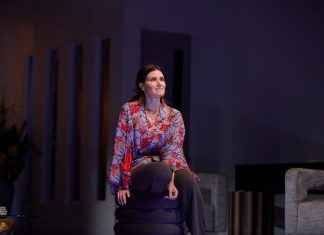 Sexy, Sardonic “Skintight” at Geffen Playhouse