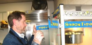 PHOTO: Henk Friezer | The South Pasadenan | Mayor Jon Primuth serving up hot popcorn at the SPHS football game Friday evening.
